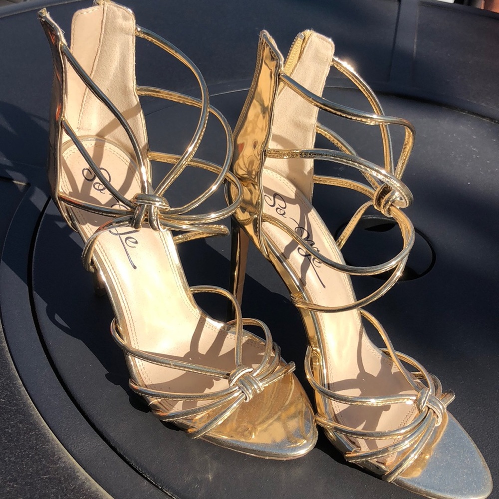 Gold heels - Picture 1 of 3